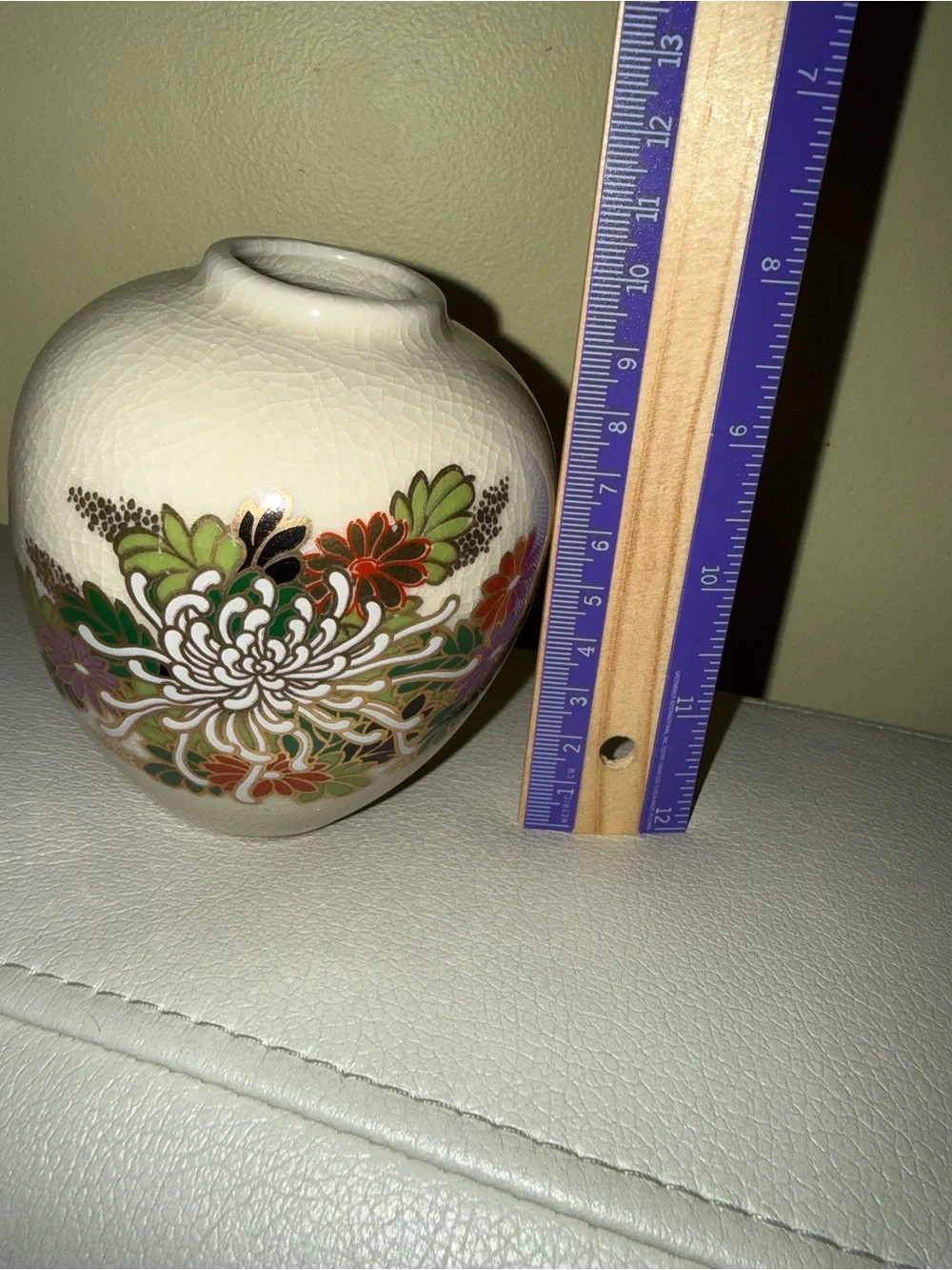 O M C Japan red chrysanthemum decor